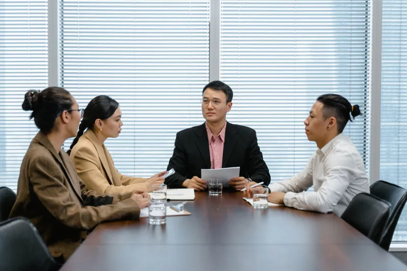 When Leaders Stop Hearing the Truth: The Hidden Dynamics Behind Filtered Feedback